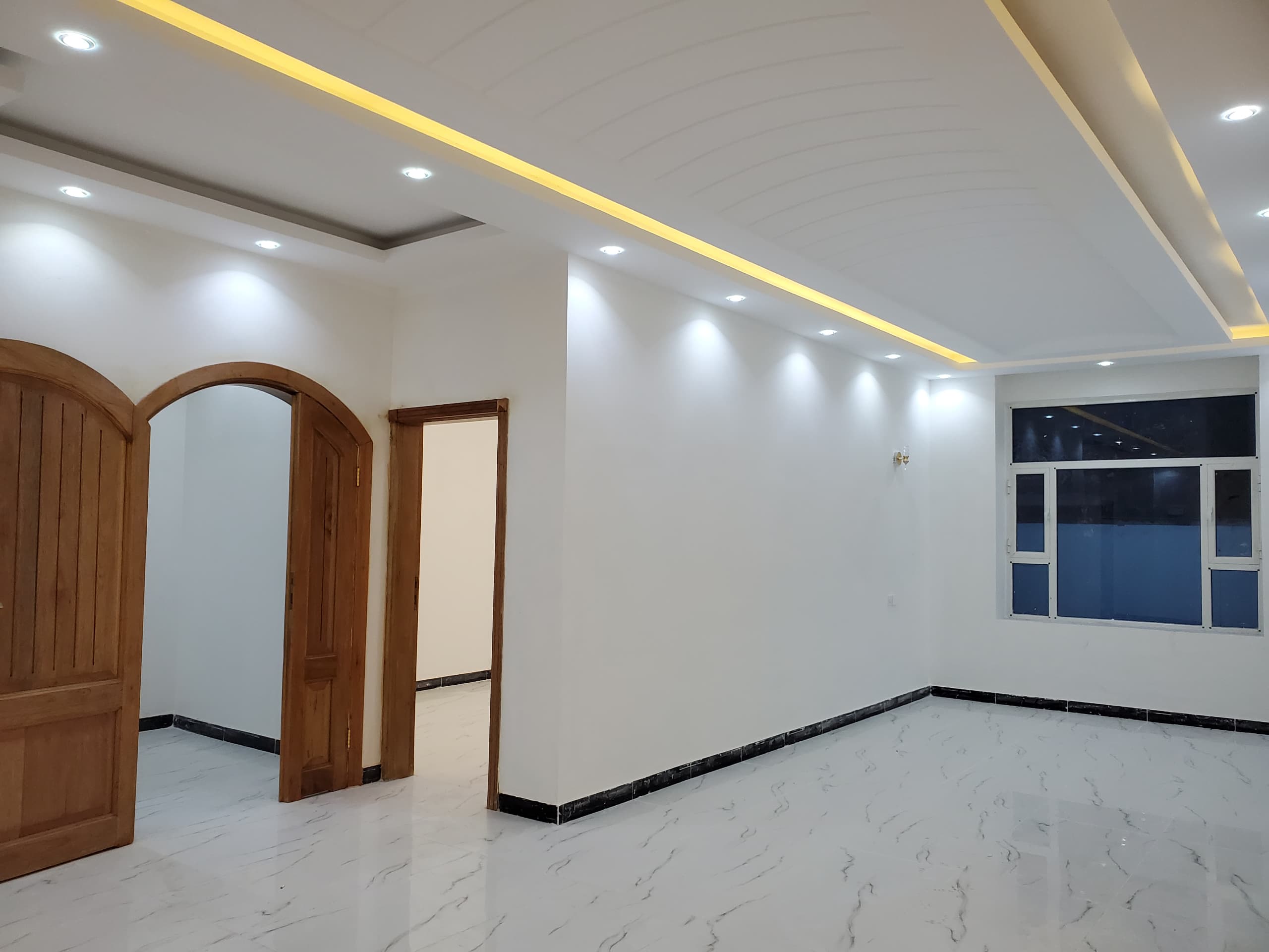 فرصة عقارية مميزة في حده شارع بيروت - 